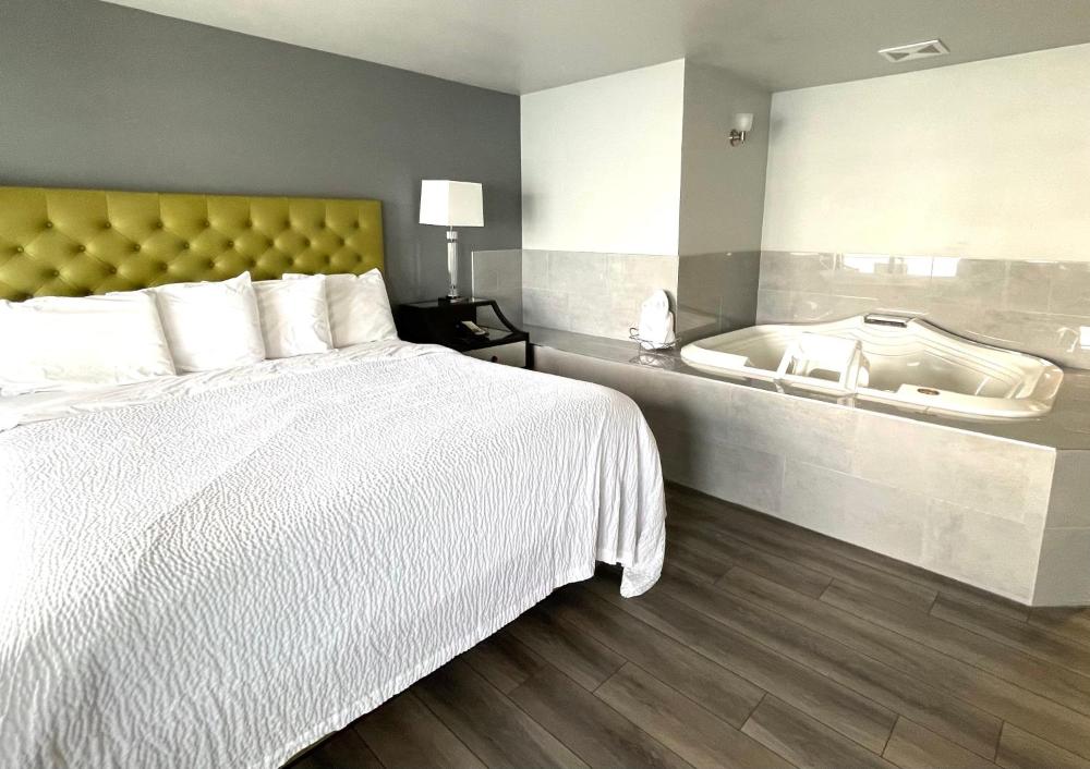 Premium King Deluxe Room interior