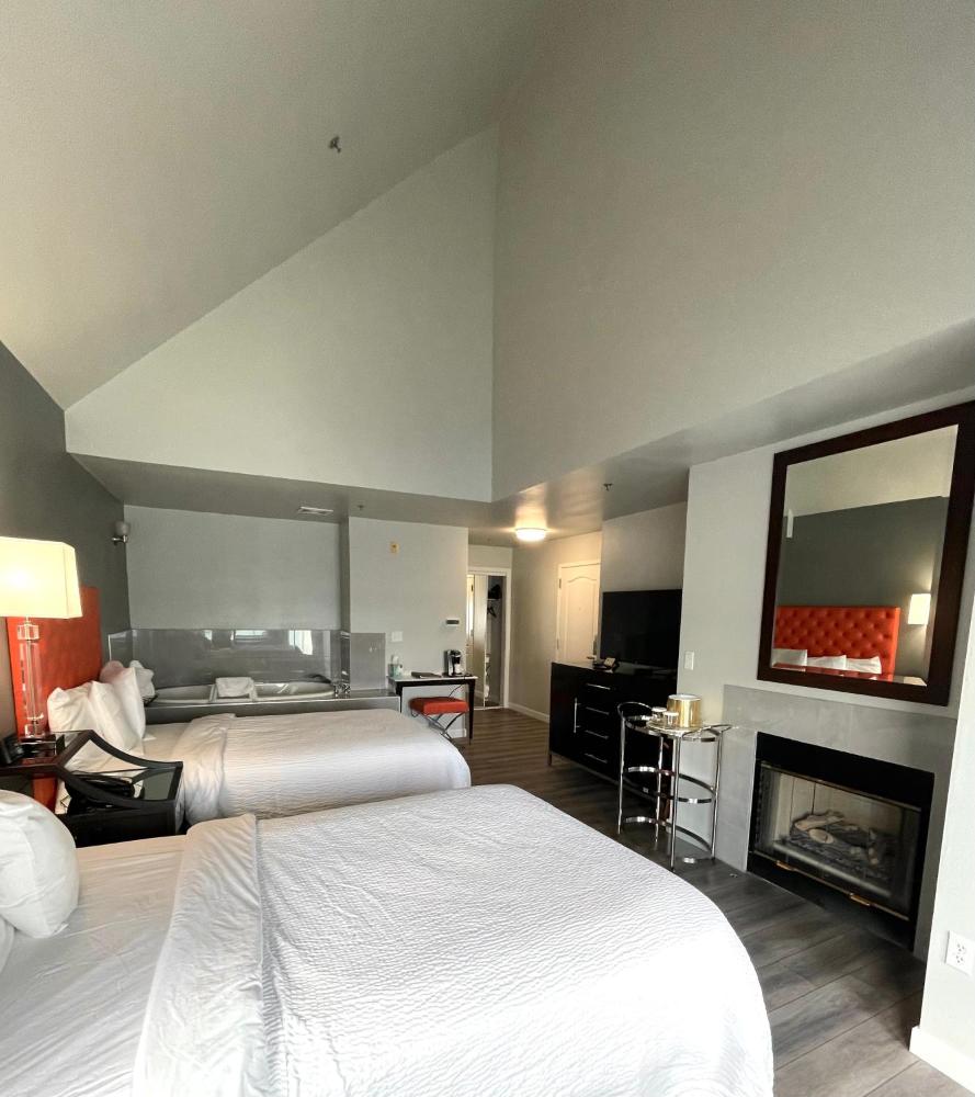 Premium Double with Two Full Beds interior